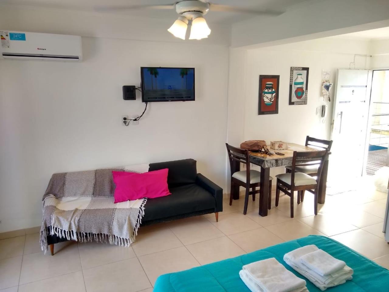 Juana I Apartment *